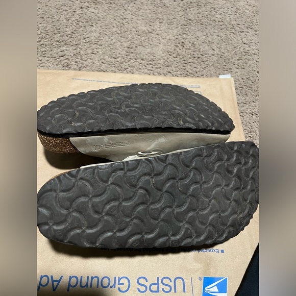 Birkenstock’s. READ DESCRIPTION - Picture 4 of 4